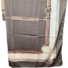 Immagine di GUESS Sciarpa Sciarpina / FOULARD da collo 120X120 cm AW5652